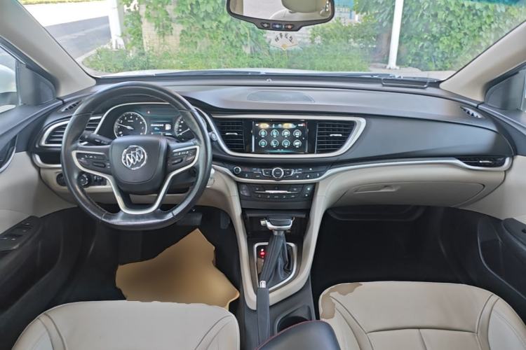 Used Buick GT 2019 15T Dual-Clutch Connected Elite Model China VI Center Console