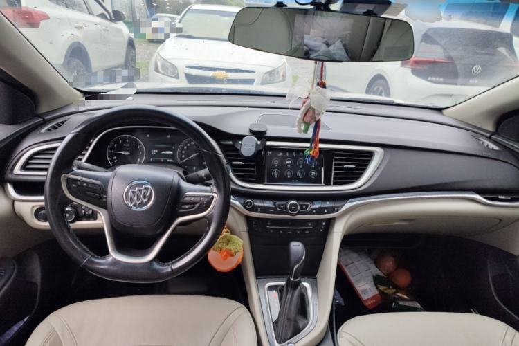 Used Buick GT 2019 15T Dual-Clutch Connected Elite Model China VI Center Console