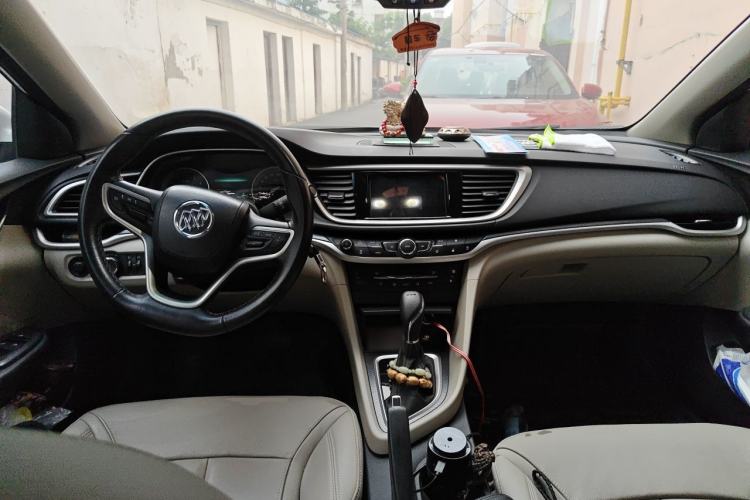 Used Buick GT 2019 15T Dual-Clutch Connected Elite Model China VI Center Console
