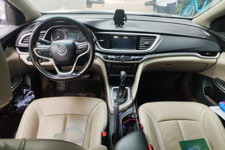 Used Buick GT 2019 15T Dual-Clutch Connected Elite Model China VI Center Console