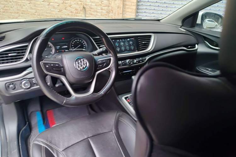 Used Buick GT 2019 18T Automatic Connected Elite Model China VI Standard Center Console
