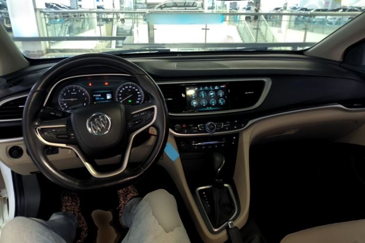 Used Buick GT 2019 15T Dual-Clutch Connected Elite Model China VI Center Console