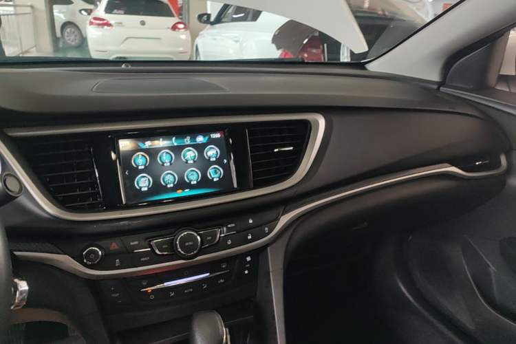 Used Buick GT 2019 18T Automatic Connected Elite Model China VI Standard Center Console
