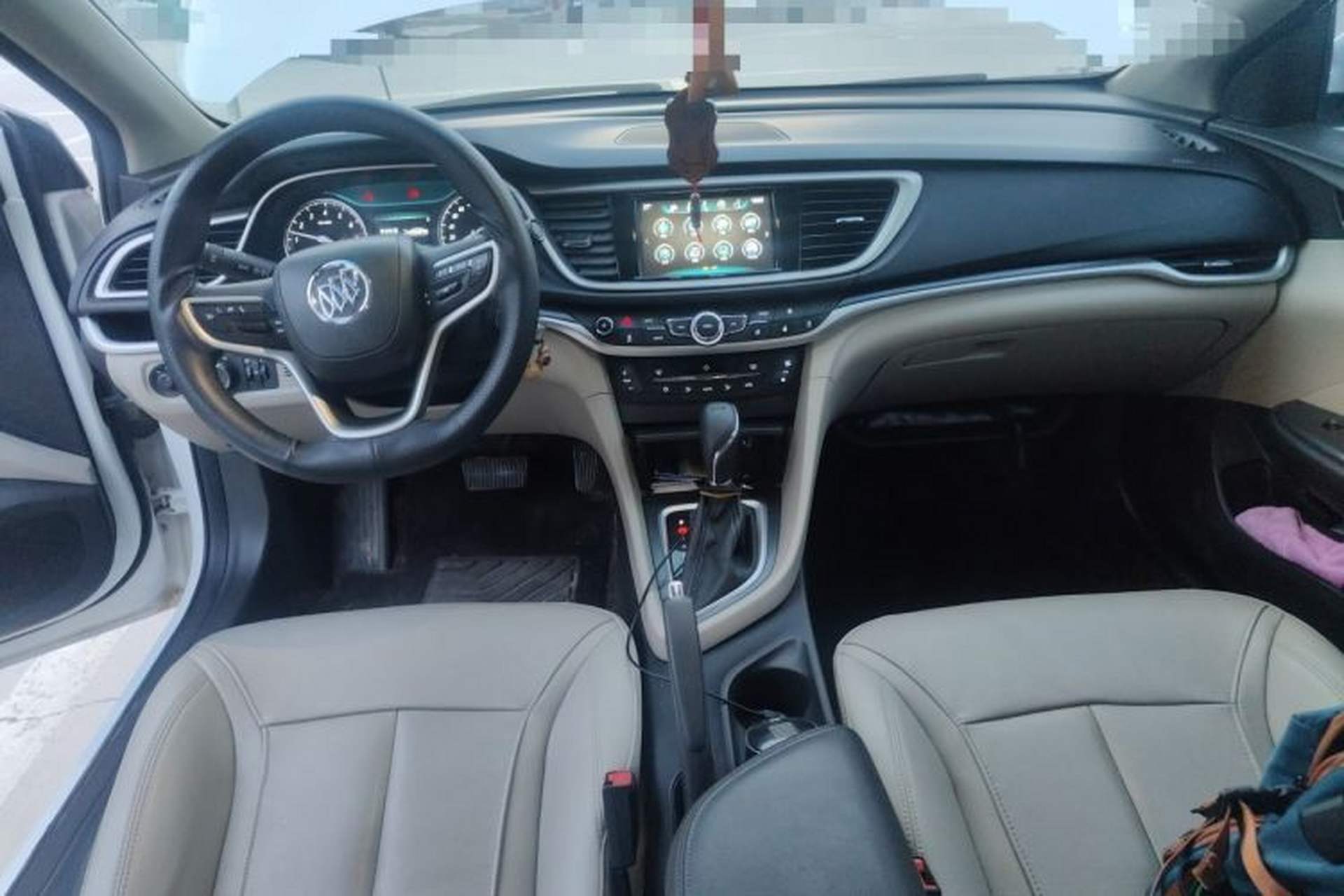 Used Buick GT 2019 15T Dual-Clutch Connected Elite Model China VI Center Console