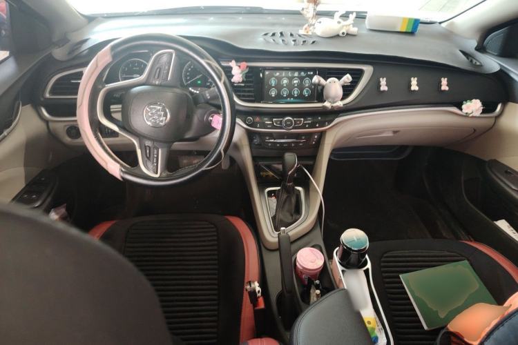 Used Buick GT 2019 15T Dual-Clutch Connected Elite Model China VI Center Console