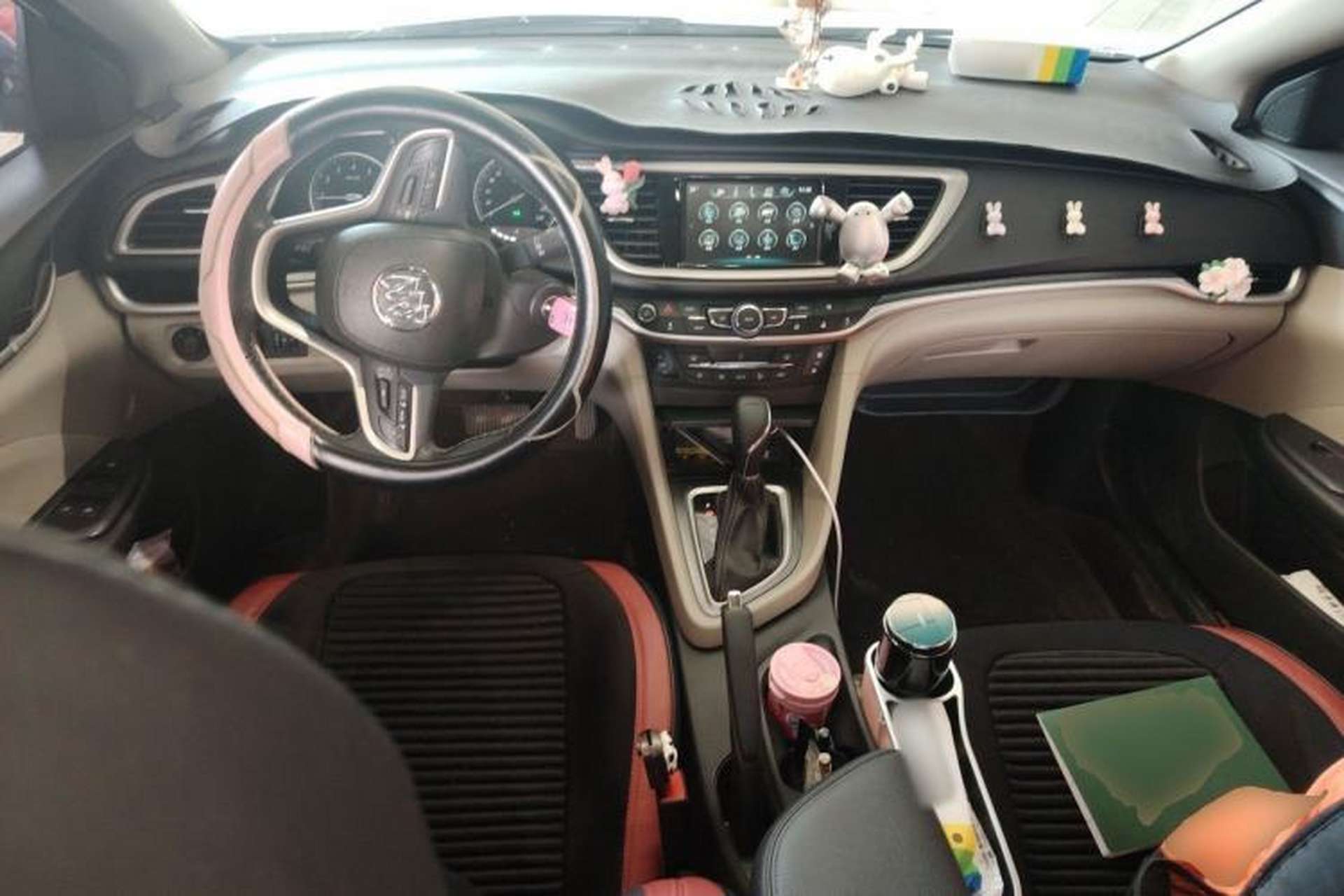 Used Buick GT 2019 15T Dual-Clutch Connected Elite Model China VI Center Console