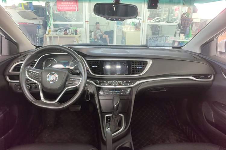 Used Buick GT 2019 18T Automatic Connected Elite Model China VI Standard Center Console