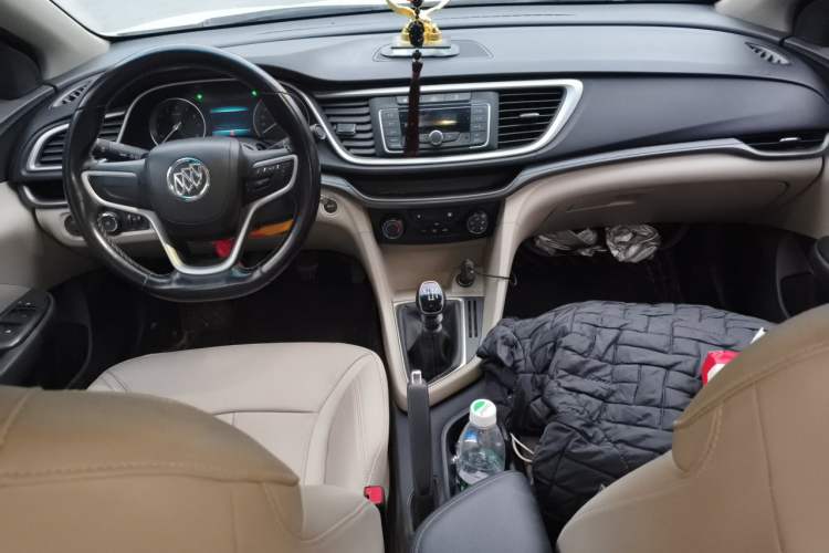 Used Buick GT 2019 15T Manual Elite Version China VI Standard Center Console