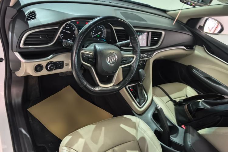 Used Buick GT 2019 15T Dual-Clutch Connected Elite Model China VI Center Console