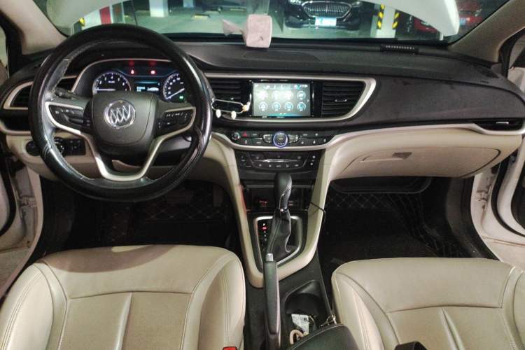 Used Buick GT 2019 15T Dual-Clutch Connected Elite Model China VI Center Console