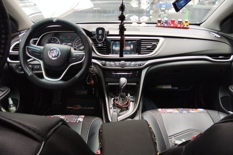 Used Buick GT 2019 18T Automatic Connected Elite Model China VI Standard Center Console