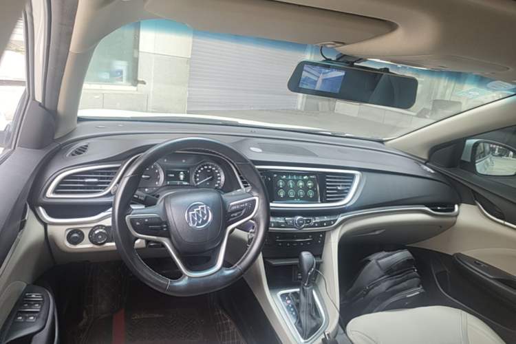 Used Buick GT 2019 15T Dual-Clutch Connected Elite Model China VI Center Console