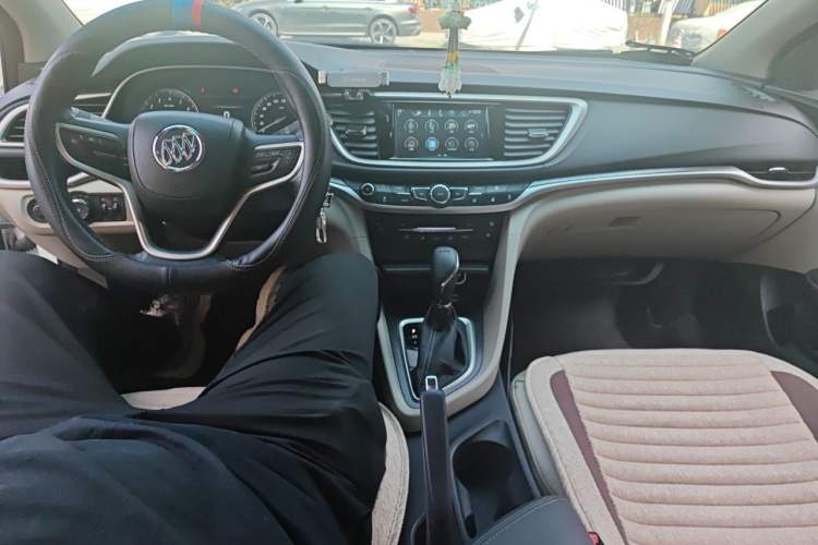 Used Buick GT 2019 15T Dual-Clutch Connected Elite Model China VI Center Console