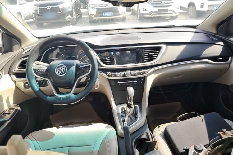 Used Buick GT 2019 15T Dual-Clutch Connected Elite Model China VI Center Console