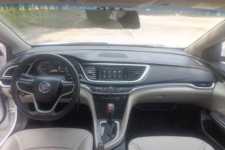 Used Buick GT 2019 15T Dual-Clutch Connected Elite Model China VI Center Console
