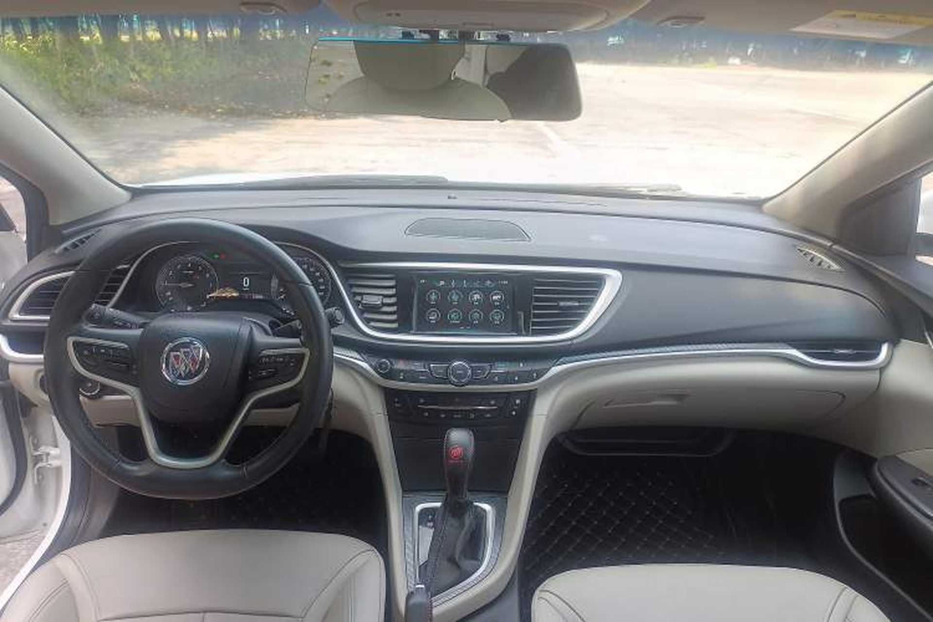 Used Buick GT 2019 15T Dual-Clutch Connected Elite Model China VI Center Console