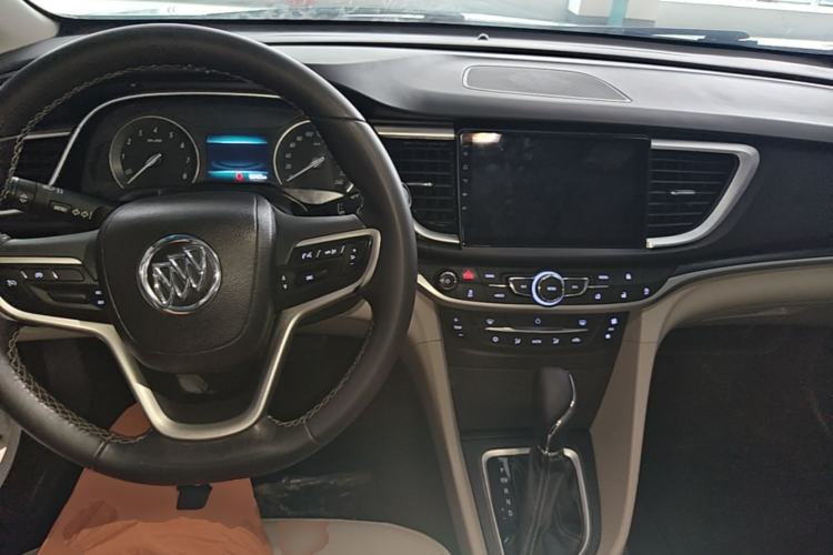 Used Buick GT 2019 15T Dual-Clutch Connected Elite Model China VI Center Console