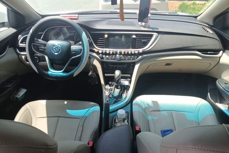 Used Buick GT 2019 15T Dual-Clutch Connected Elite Model China VI Center Console
