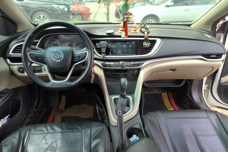 Used Buick GT 2019 15T Dual-Clutch Connected Elite Model China VI Center Console