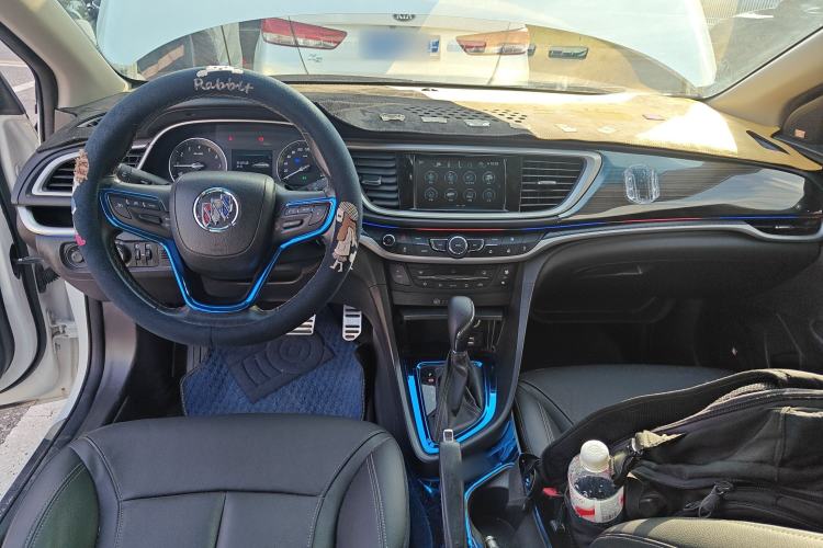 Used Buick GT 2019 18T Automatic Connected Elite Model China VI Standard Center Console