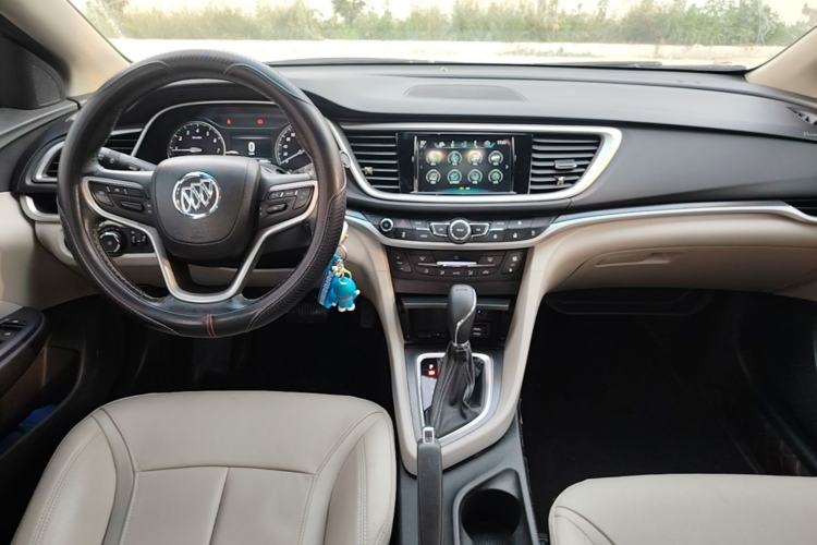 Used Buick GT 2019 15T Dual-Clutch Connected Elite Model China VI Center Console