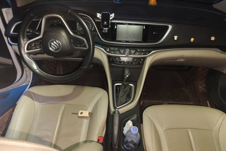 Used Buick GT 2019 15T Dual-Clutch Connected Elite Model China VI Center Console