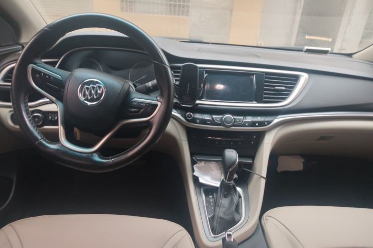 Used Buick GT 2019 15T Dual-Clutch Connected Elite Model China VI Center Console