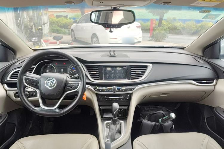 Used Buick GT 2019 15T Dual-Clutch Connected Elite Model China VI Center Console