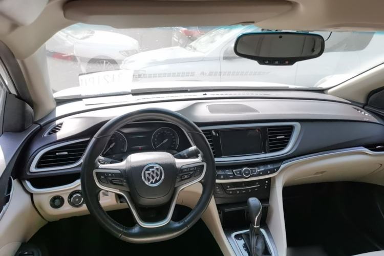 Used Buick GT 2019 15T Dual-Clutch Connected Elite Model China VI Center Console