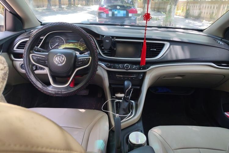 Used Buick GT 2019 15T Dual-Clutch Connected Elite Model China VI Center Console