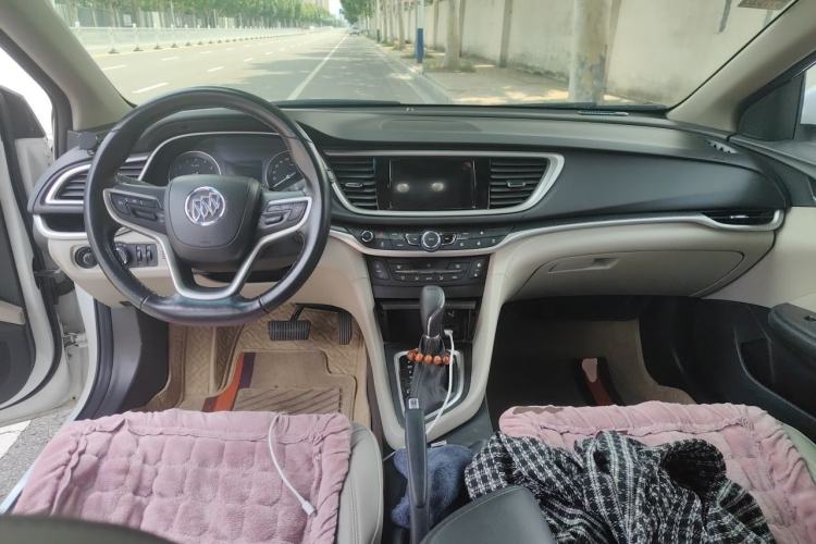 Used Buick GT 2019 15T Dual-Clutch Connected Elite Model China VI Center Console