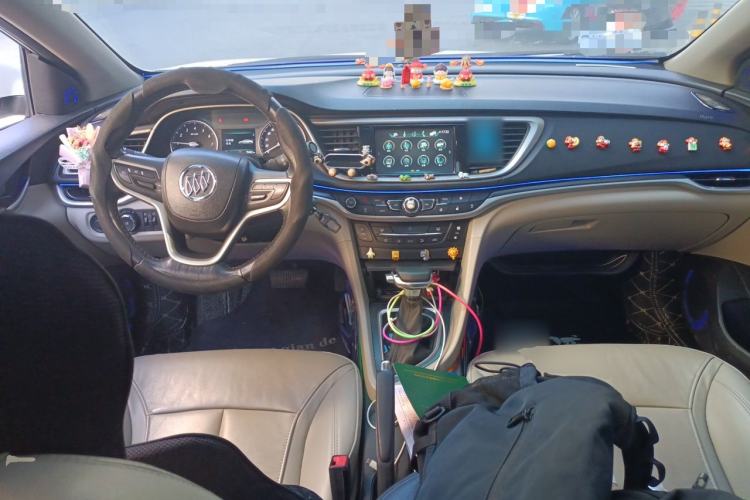 Used Buick GT 2019 15T Dual-Clutch Connected Elite Model China VI Center Console