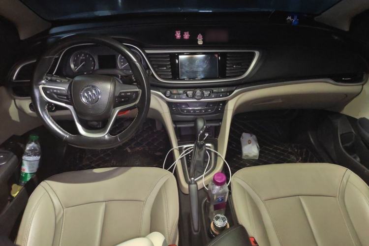 Used Buick GT 2019 15T Dual-Clutch Connected Elite Model China VI Center Console