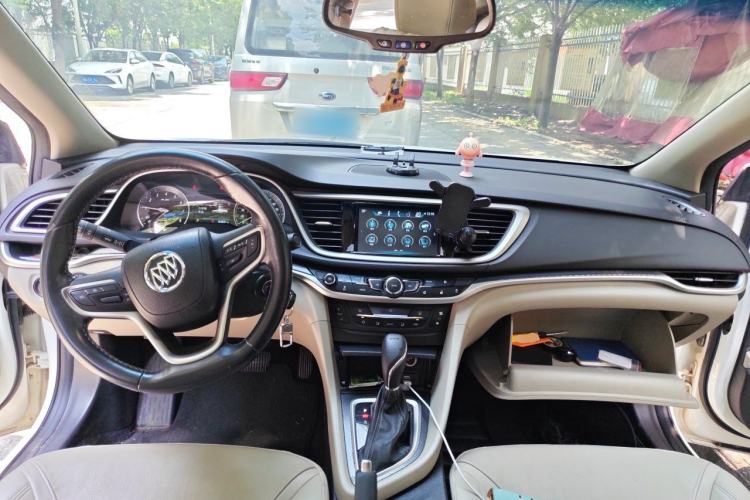 Used Buick GT 2019 15T Dual-Clutch Connected Elite Model China VI Center Console