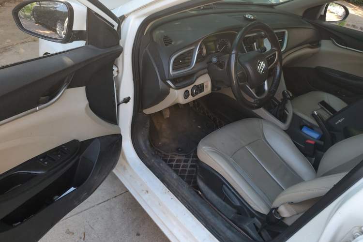 Used Buick GT 2019 15T Manual Elite Version China VI Standard Driver Seat