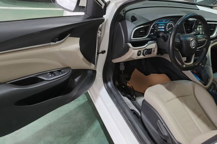 Used Buick GT 2019 15T Dual-Clutch Connected Elite Version China V Standard Driver Seat