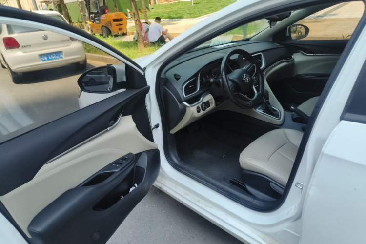 Used Buick GT 2019 15T Dual-Clutch Connected Elite Version China V Standard Driver Seat