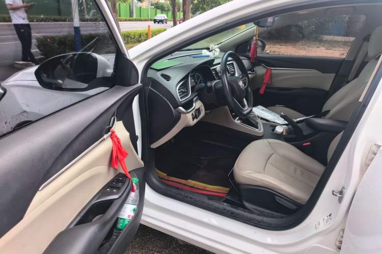Used Buick GT 2019 15T Dual-Clutch Connected Elite Version China V Standard Driver Seat