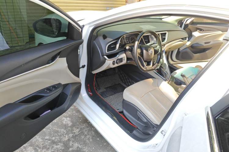 Used Buick GT 2019 15T Dual-Clutch Connected Elite Version China V Standard Driver Seat