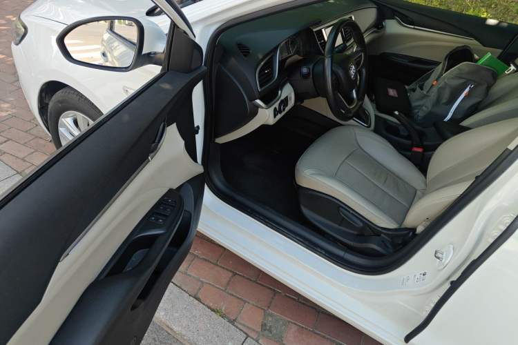 Used Buick GT 2019 15T Dual-Clutch Connected Elite Version China V Standard Driver Seat