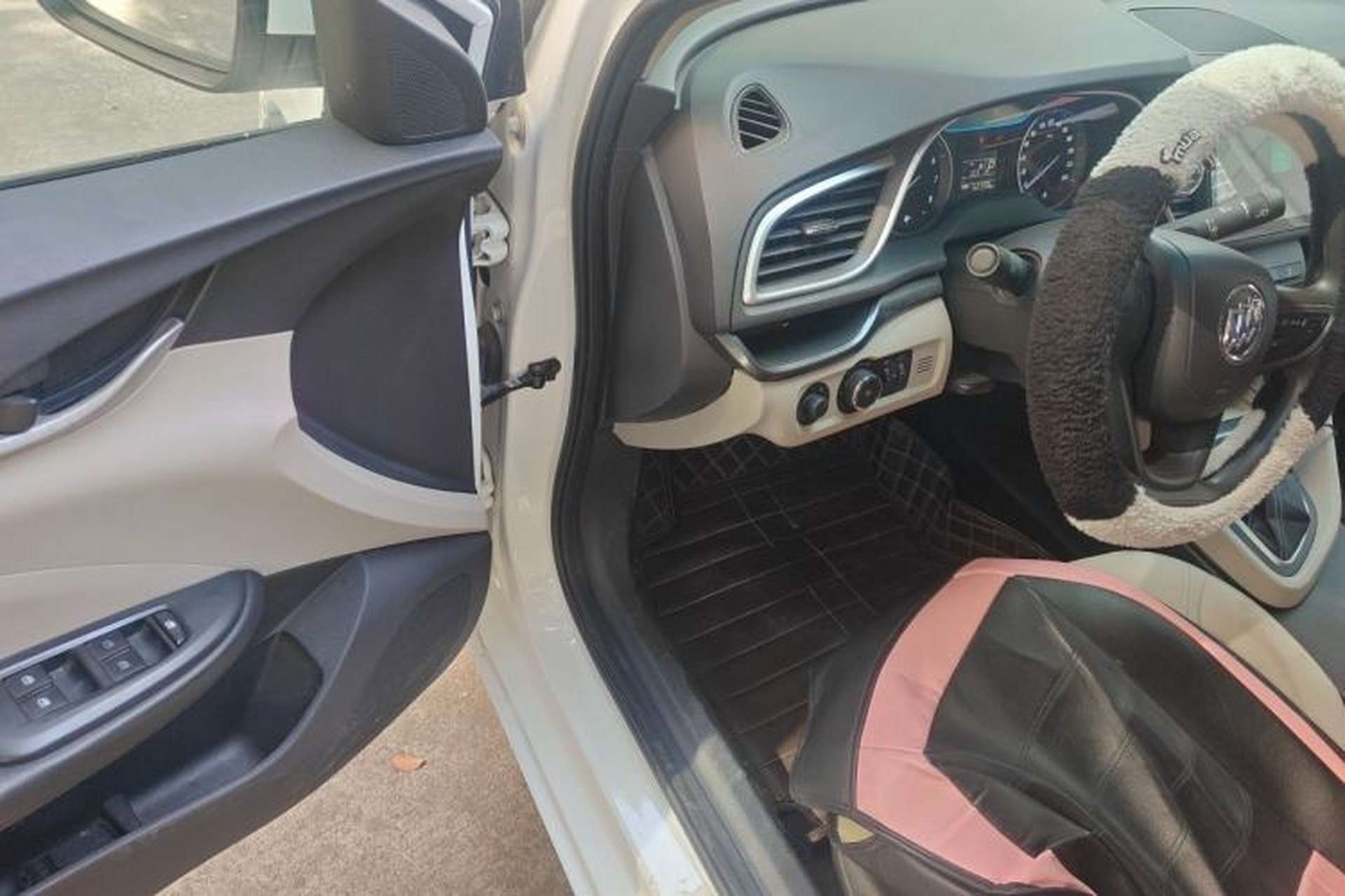 Used Buick GT 2019 15T Dual-Clutch Advanced Version China VI Standard Driver Seat