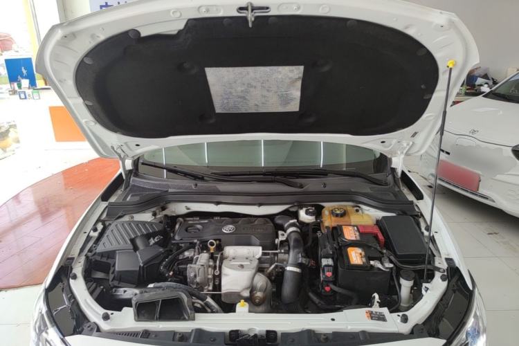 Used Buick GT 2019 18T Automatic Connected Elite Model China VI Standard Engine Bay