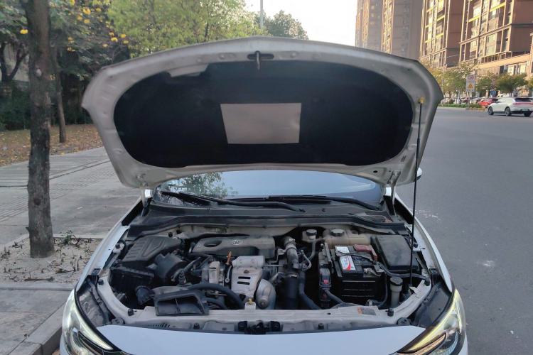 Used Buick GT 2019 15T Dual-Clutch Advanced Version China VI Standard Engine Bay