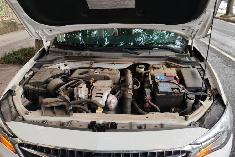 Used Buick GT 2019 15T Dual-Clutch Connected Elite Model China VI Engine Bay