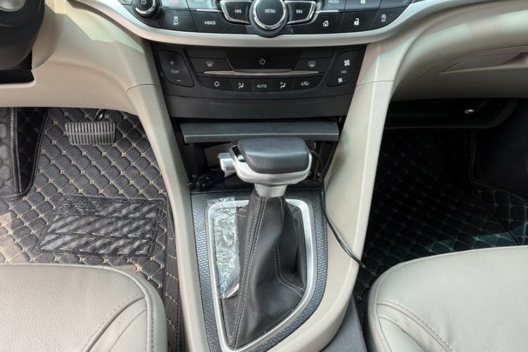 Used Buick GT 2019 15T Dual-Clutch Connected Elite Model China VI Engine Bay