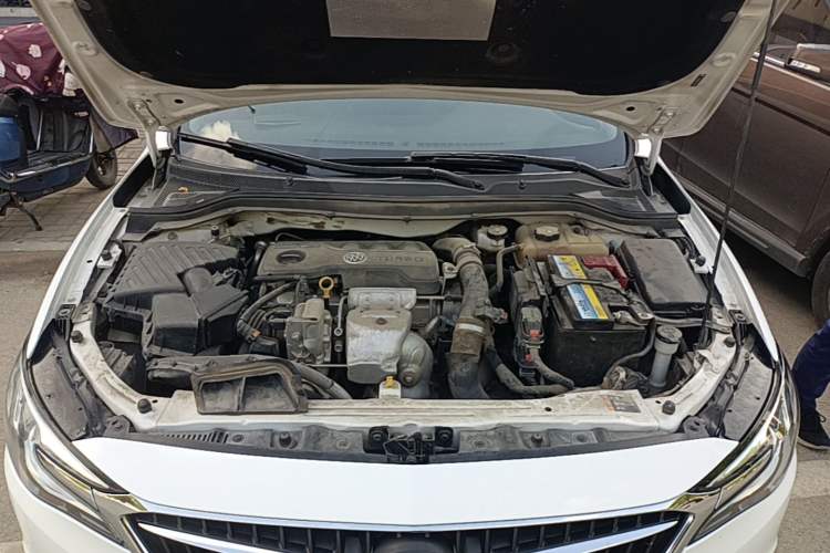Used Buick GT 2019 18T Automatic Connected Elite Model China VI Standard Engine Bay