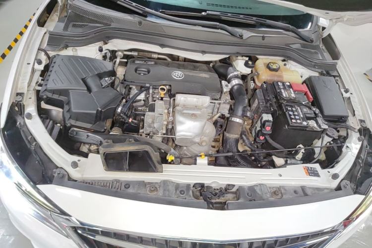 Used Buick GT 2019 18T Automatic Connected Elite Model China VI Standard Engine Bay