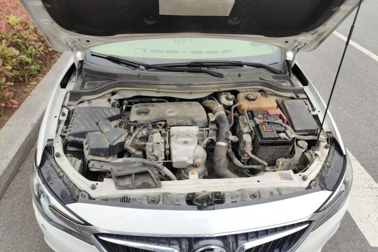 Used Buick GT 2019 18T Automatic Connected Elite Model China VI Standard Engine Bay