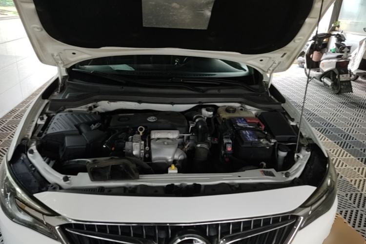 Used Buick GT 2019 18T Automatic Connected Elite Model China VI Standard Engine Bay