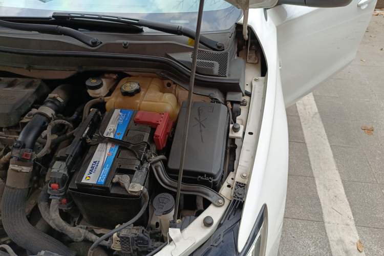 Used Buick GT 2019 15T Dual-Clutch Connected Elite Model China VI Engine Bay Left
